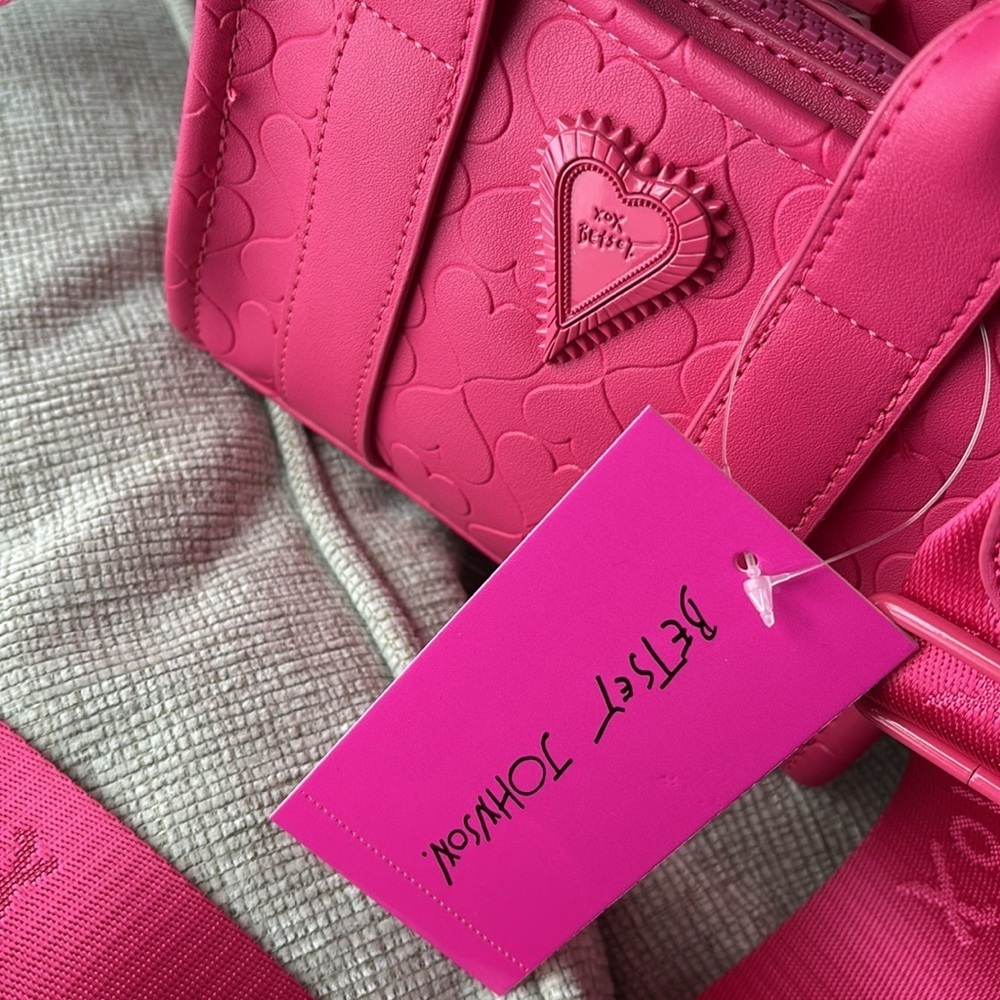 Rare Betsey Johnson Heart Fushia Pink XORAINQ Mini Tote/CrossBody Bag Valentine - Picture 4 of 13